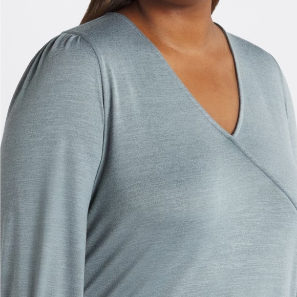 Super cute light green knit top. Size 1X - Picture 2 of 6